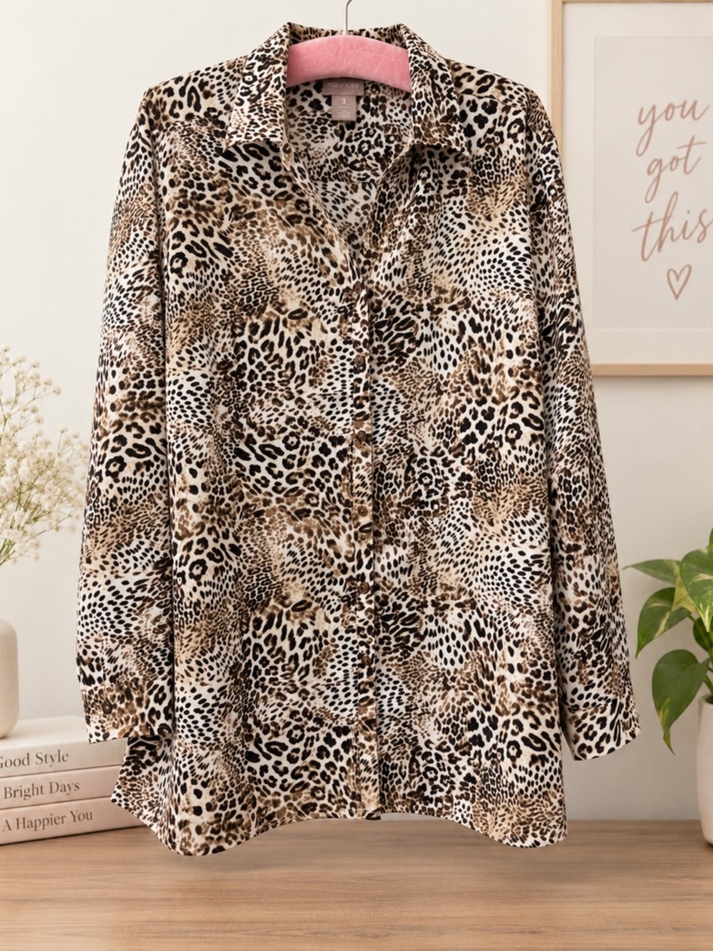 Chico’s Size 3 Leopard Animal Print Button Front Blouse Side Slits
